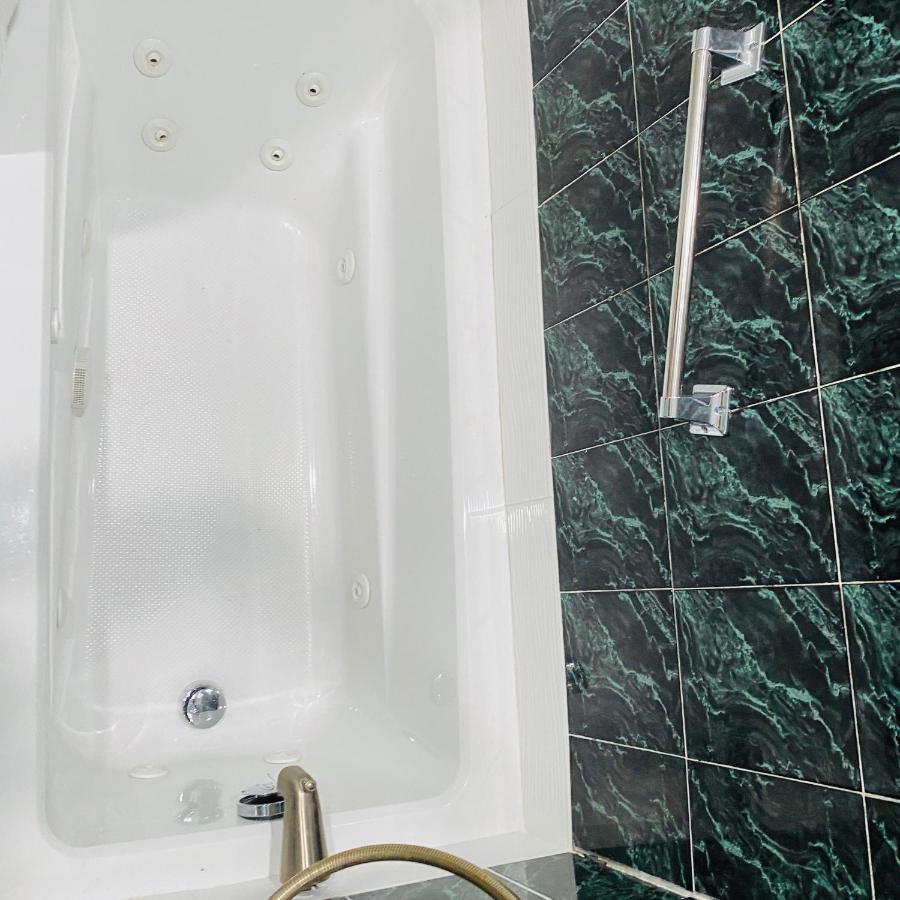 Room With Jacuzzi, Massage Seat, And Parking Space, The Best Choices!! North Bergen Exterior foto